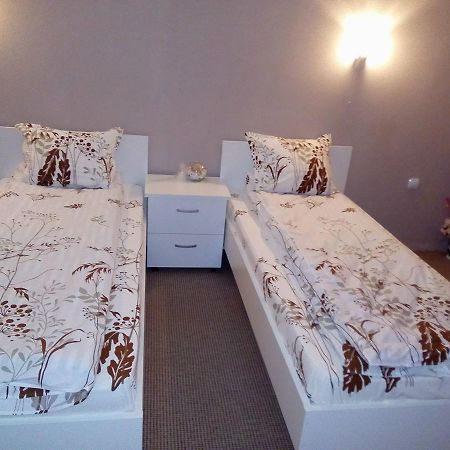 Kafana "Kaj Zoki" Bed & Breakfast Probistip Luaran gambar
