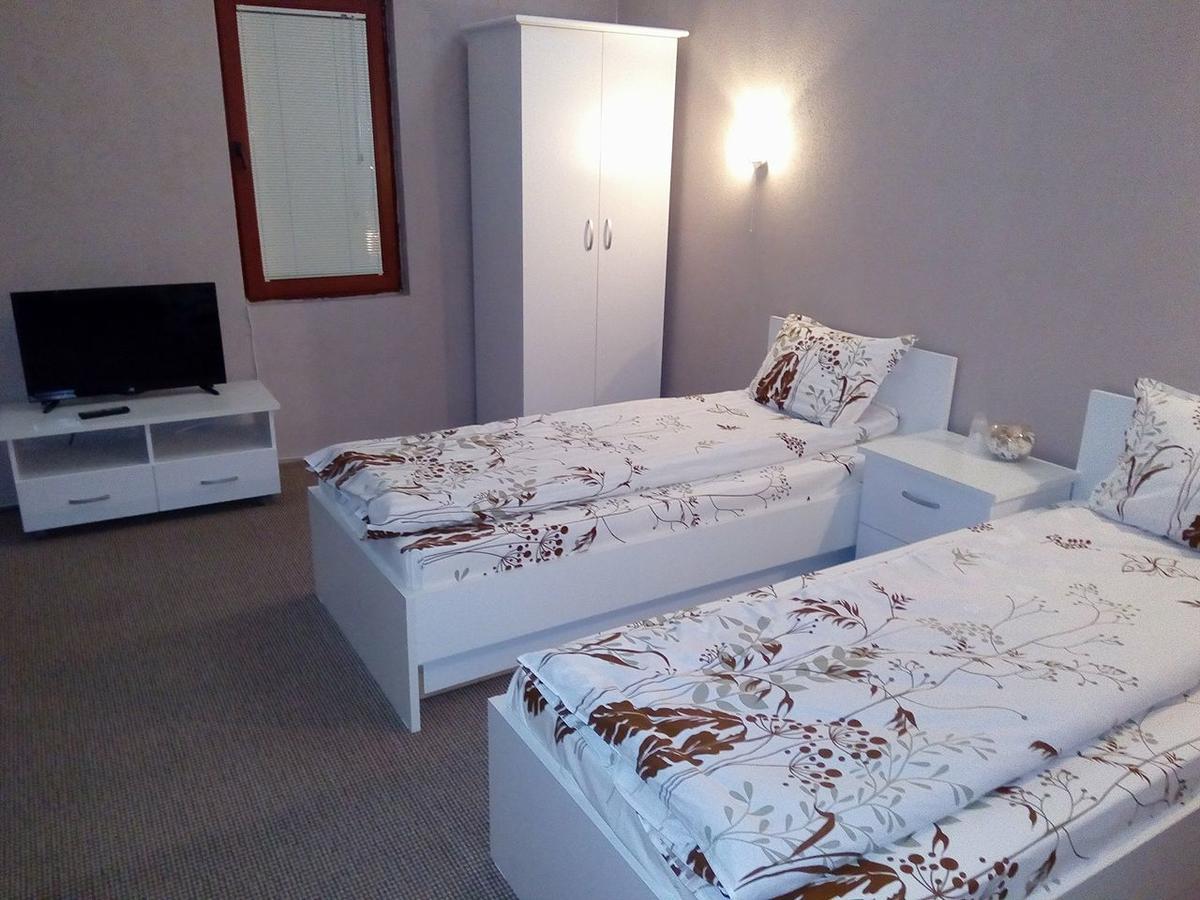 Kafana "Kaj Zoki" Bed & Breakfast Probistip Luaran gambar